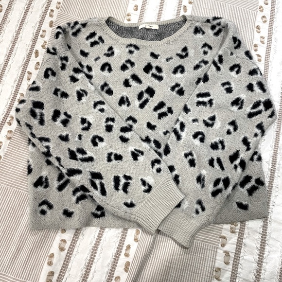 Cropped Knit - Picture 1 of 4